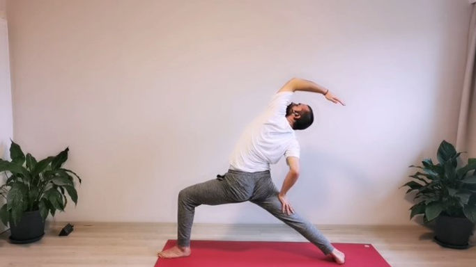 Lunch Yoga with Samuel -60 min